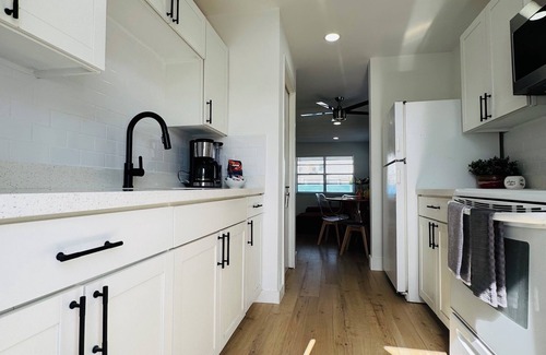 Highland Garden House | Remodeled Hollywood Beach 2BDx2BA with Parking, WIFI, AC