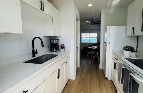 Highland Garden House | Remodeled Hollywood Beach 2BDx2BA with Parking, WIFI, AC