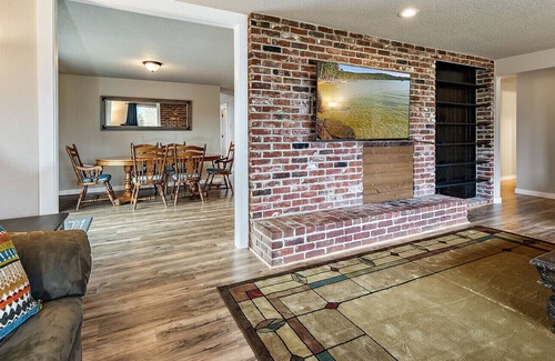 Medford House | Remodeled Home on 2 Acres Next to Lithia & Driveway Fields!
