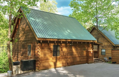 Gatlinburg Cabin | Remodeled inside and out!