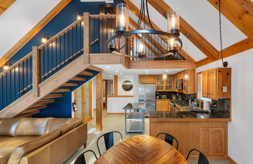 Brockway Apartment | Remodeled Lakeview Cabin for 10 HotTub