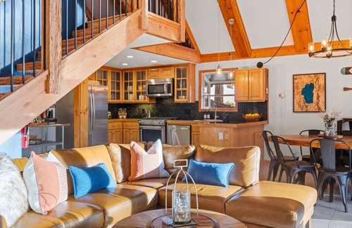 Brockway Apartment | Remodeled Lakeview Cabin for 10 HotTub
