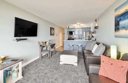 Lincoln City Condo | Remodeled Oceanfront Suite - Indoor Pool and Ocean Views!