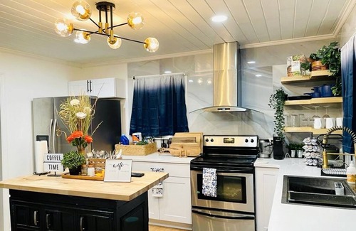Welcome House | Remodeled spacious 2 bedroom Home