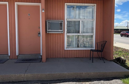 Fillmore Apartment | Remodeled two queen bed unit 11 studio with AC, Heat and fast WiFi in Fillmore