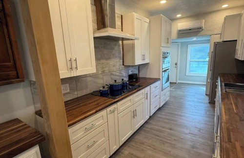 Creston House | Remodeled Victorian 4 beds 2.5 baths