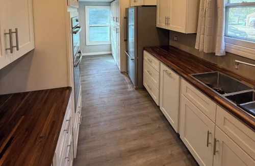 Creston House | Remodeled Victorian 4 beds 2.5 baths