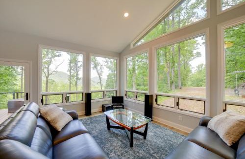 Franklin House | Remote Smoky Mtn Escape with Views and Trail Access!