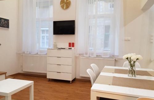 Terezvaros Apartment | Renaissance Studio Apartment