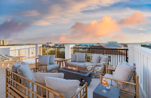 Frangista Beach House | Rendezvous by AvantStay Modern Haven w Game Room Roof Top Pool Close to Beach