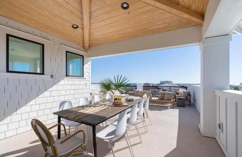 Frangista Beach House | Rendezvous by AvantStay Modern Haven w Game Room Roof Top Pool Close to Beach