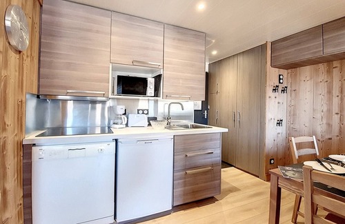 Les Menuires Apartment | Renovated 2-room near slopes, balcony, outdoor parking