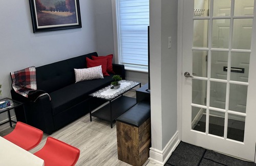 Shaughnessy Village Apartment | RENOV! COZY 4 1/2 DT MTL W/Patio