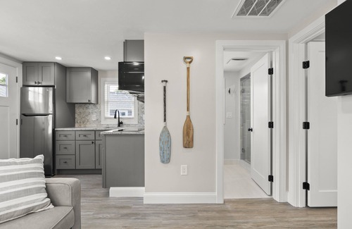 Dennis Port Cottage | RENOVATED: 1 Bedroom/1Bath, Close to the Beach!