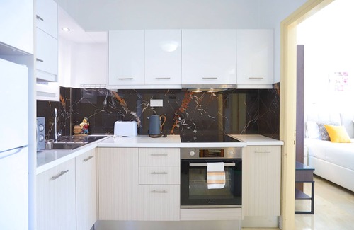 Kassiopi Apartment | Renovated 2-Bed Gem in Kassiopi's Vibrant Tourist Village, WiFi, Terrace