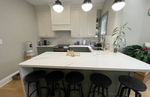 Parkdale House | Renovated 2-Bedroom Home Roncesvalles Village, Toronto-Inquire Short Stays