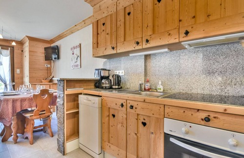 Les Gets Apartment | Renovated 2-Bedroom + Mountain Nook Apartment, Near Center & Shops, The Gets