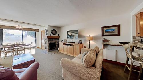 Mammoth Lakes Apartment | Renovated 2 Bedroom Condo with Elevator Access!