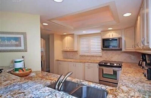 Sanibel Condo | Renovated, 2 + BR+Den/2 Bath Condo/Gulf View, R202 GREAT REVIEWS/Sundial East