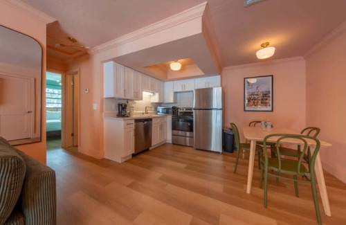 Bay Esplanade Apartment | Renovated 2025 - Retro Beach Oasis with Color Pop
