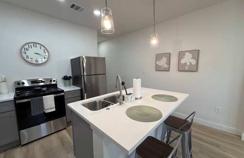 Oak Cliff House | Renovated 2BR/1BA Duplex Unit in Bishop Arts