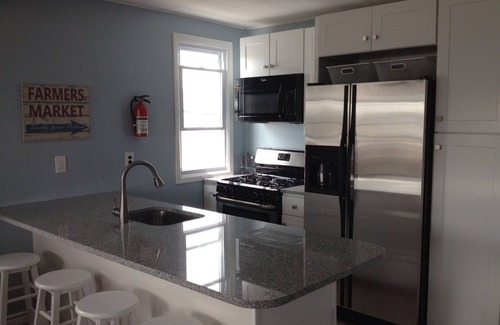 North Wildwood Apartment | Renovated 3 bedroom condo 1 block from beach!