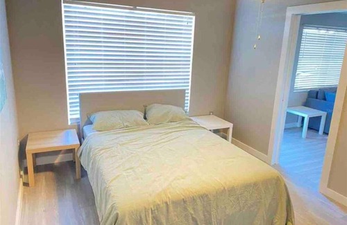 Edgewater House | Renovated 3 bedroom with POOL Internal name: 854 pretty lady
