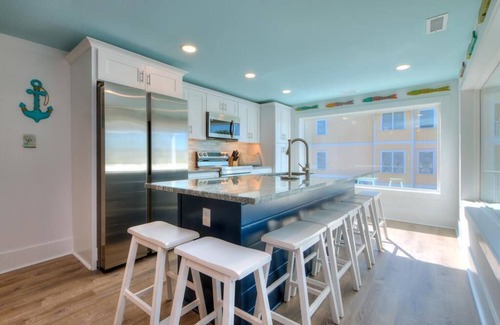 Yaupon Beach House | Renovated 3BR 1BA Duplex (upper unit), Walk to Beach, Ocean View, Sleeps 6
