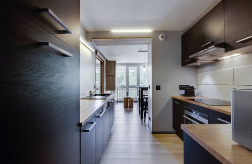 Arc-2000 Apartment | Renovated Apartment · Central Location · West-Facing Balcony · Sleeps 6 · Modern Amenities