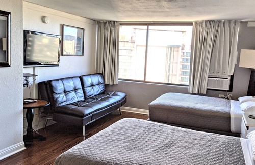 McCully - Moiliili Hotel | Renovated adjoining studio rooms for up to six guests in Waikiki