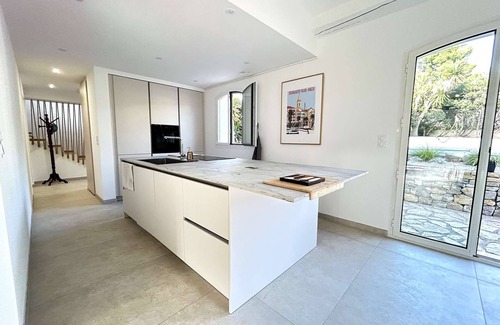 Sanary-sur-Mer House | Renovated and air-conditioned villa near the sea with(heated) swimming pool, cove at 100 meters,.