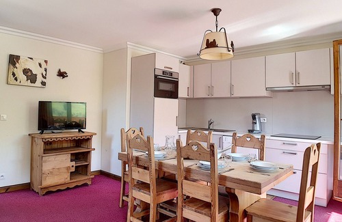 Les Menuires Apartment | Renovated Apartment Near Slopes with Balcony, Sauna, Hammam, and Free WIFI