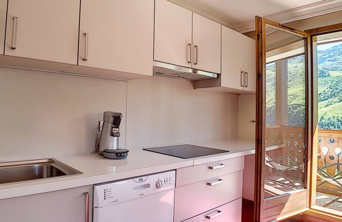 Les Menuires Apartment | Renovated Apartment Near Slopes with Balcony, Sauna, Hammam, and Free WIFI