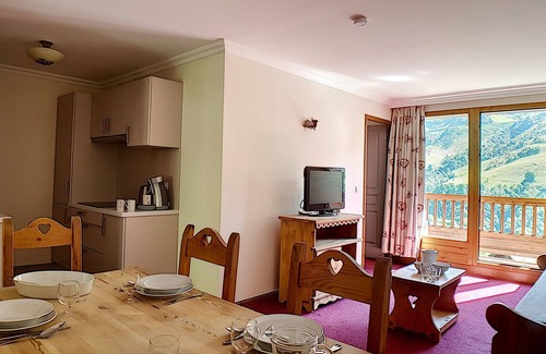 Les Menuires Apartment | Renovated Apartment near Slopes with Balcony, Sauna, Hammam & Free WIFI