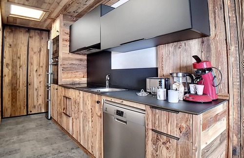 Les Menuires Apartment | Renovated Apartment Near Pistes · Balcony · Sauna · Hammam · WIFI · Sleeps 6