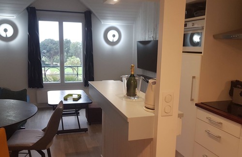 Arzon Apartment | Renovated apartment, direct access to beaches, leisure activities, trails, port, shops,