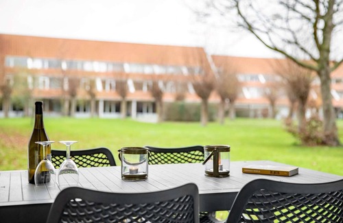 Bruinisse Apartment | Renovated Apartment by Lake Grevelingen
