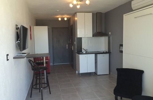 Naturist Village Condo | Renovated apartment renovated naturist village Cap d'Agde, beautiful sea view