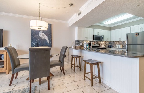 Destin Condo | ⛱️Renovated~Beach FRONT View~3 Pools~Cafe&Tiki~1BR Pelican Beach Resort 410