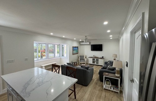 Treasure Cay Villa | Renovated Beach Villa 671. Steps away from the beach. Sleeps 6. WiFi. Laundry