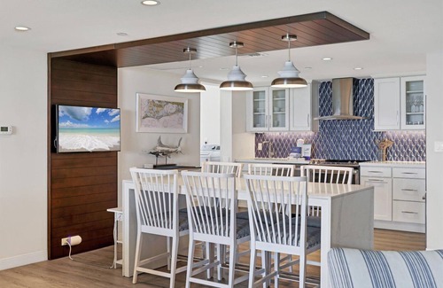 Sarasota Condo | Renovated Beachfront 2 Bedroom Condo by FVC