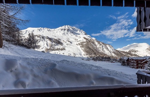 Val-d'Isere Apartment | Renovated bright apartment, ski-in/ski-out, parking & wifi - Val-d'Isère