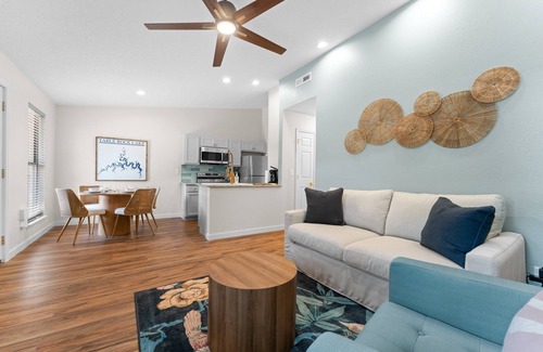 Kimberling City House | Renovated Bungalow-Walking Trail to Table Rock-Cmty Pool, Pickleball, Mini Golf & More-Free Tickets