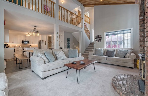 Silver Star Mountain Ski Chalet | Renovated Home - Best location on Mountain - Steps from the Trails and Village!