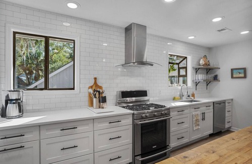 Saint Helena Island House | Renovated Center Island Home & Garage Apt 4bd/3ba