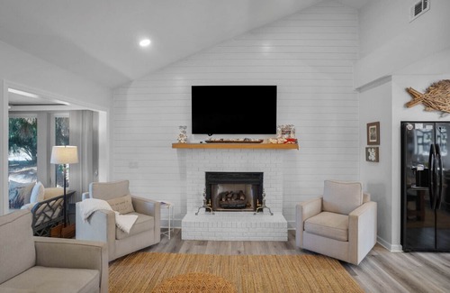 Saint Helena Island House | Renovated Center Island Home & Garage Apt 4bd/3ba