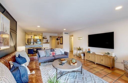 South Scottsdale Condo | Renovated Condo with Pool, Spa, & Gym access