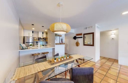 South Scottsdale Condo | Renovated Condo with Pool, Spa, & Gym access