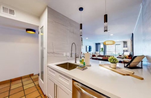 South Scottsdale Condo | Renovated Condo with Pool, Spa, & Gym access