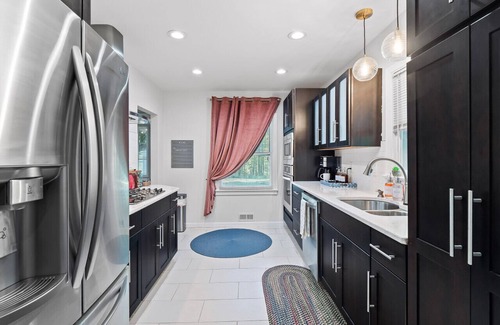 Moreland Hills House | Renovated Cottage|Game Room|Fire Pit|Sleeps 8